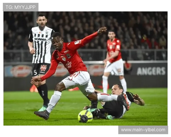 昂热4-1大胜南特，西纳约科进球助球队取胜