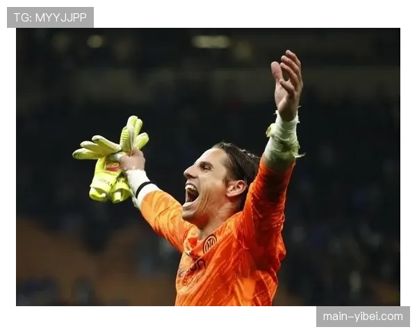 特写瞬间:国米门将索默大声呼喊,指挥整条防线在角球防守中从前点区域防守切换为人盯人 特写瞬间:国米门将索默大声呼喊,指挥整条防线在角球防守中从前点区域防守切换为人盯人